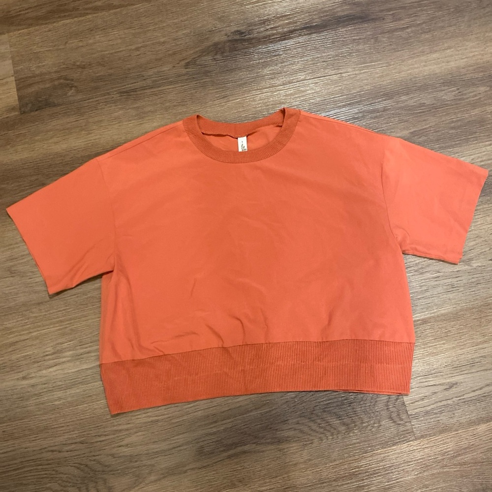 Athleta Shirt Womens Small Rust Boxy Cropped Short Sleeve Ribbed Hem Stretch